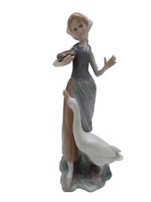 LLADRO FIGURINE GIRL FEEDING