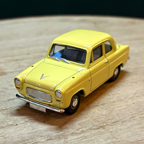 Vanguards ford 100e - 1:43,