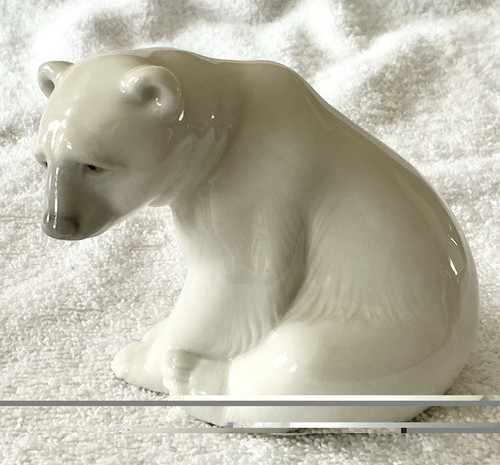 Lladro 1209 seated - “seated, polar