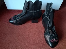 BLACK Rare TRIPPEN Floral Toe