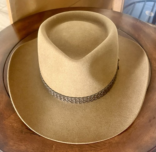 Vintage akubra snowy - snowy, river