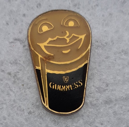 Guinness smiling beer pin - beer,