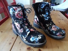Pavers Floral Lace Up Block