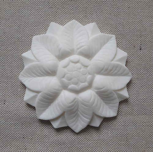 7cm white resin carved - a, 7.