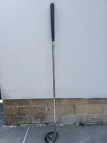 Right hand golf - right, putter