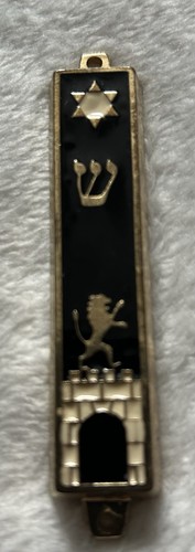 Gold coloured metal lion - gold,