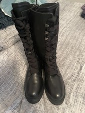 Caprice, Black Leather, Size