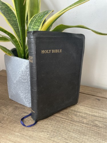 Preloved 1952 holy bible kjv - bible,