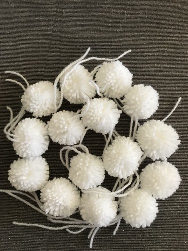White handmade wool - 20, pom