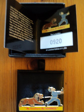 VERY RARE LIMITED EDITION LION CHASING ZOO KEEPER GUINNESS BADGE  No 920 OF 1250