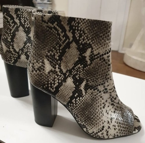 Marks spencer snake animal - &,
