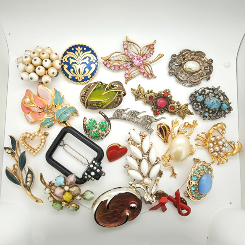 Costume brooches job - costume, gold