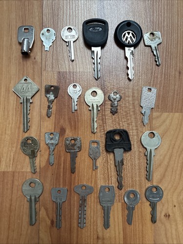 Old vintage keys job lot - keys,