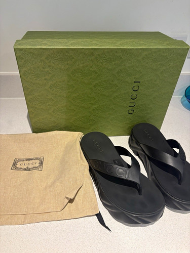 Gucci black logo - gucci,