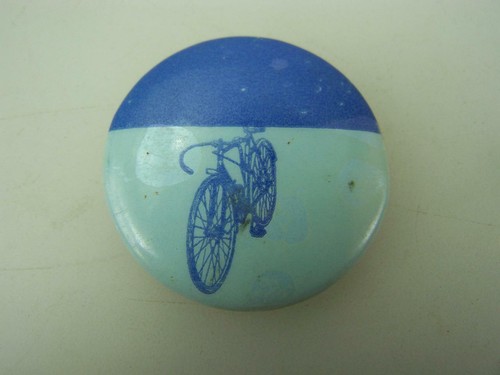 Vintage c1950s pin back - , badge