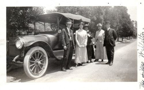 1910s family group with - group,