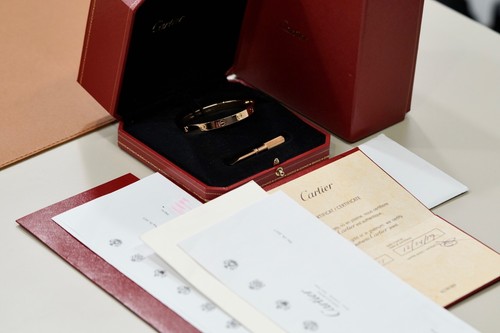 Cartier classic love bracelet - cartier,