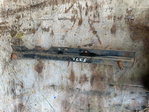 Case 1594 nose bracket
