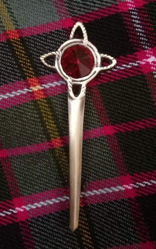 Scottish kilt pin swirl - scottish, celtic