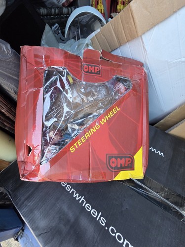 Omp red suede steering - red,