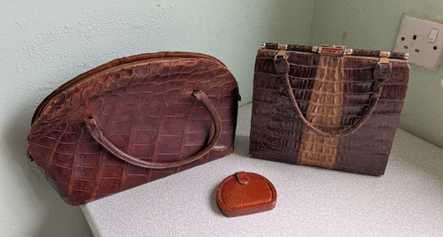 Vintage crocodile leather - x,