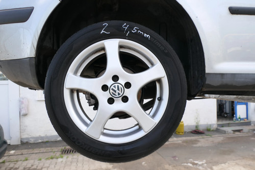 Wheeled alloy rim golf vw - 4,