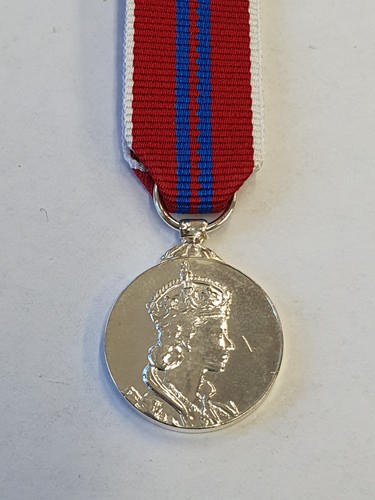 Miniature medal queen - -,