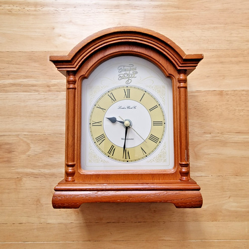 London clock tempus fugit - co,