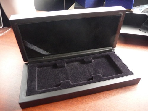 Wooden coin case - in, outer