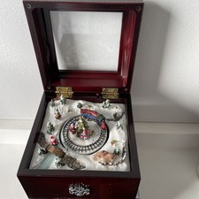 HOLIDAY TRAIN ANIMATED WIND UP MUSIC BOX CHRISTMAS