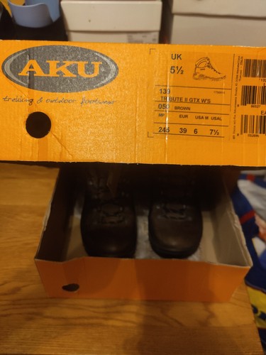New boxed ladies aku hiking - boxed,