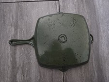 Le Creuset Signature Enameled Cast Iron Square 10.25" Skillet Grill Pan