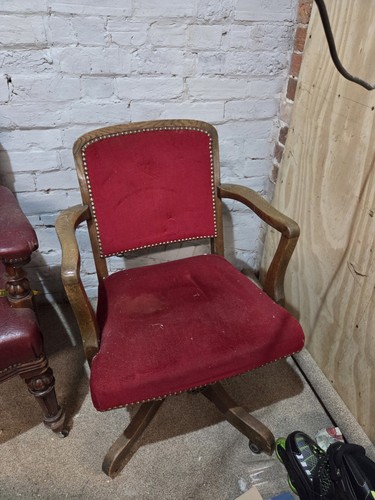 Red captains antique swivel - red,