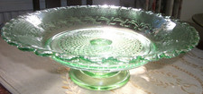 ART DECO PRESSED GREEN GLASS PEDESTAL CAKE STAND / TABLE CENTREPIECE / TAZZA