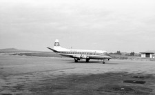 35MM ORIG AIRCRAFT NEG EI-AOI AER LINGUS VISCOUNT LULSGATE  1968 #9010