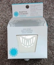 Martha Stewart - Wavy Stripe - Circle Edge Punch Cartridge