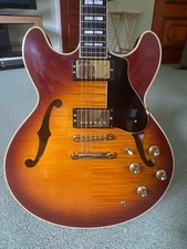 Yamaha SA2200 Violin Sunburst Semi-Acoustic Guitar w original Yamaha Hard Case