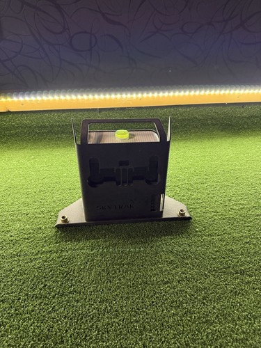 Skytrak golf simulator - simulator, launch