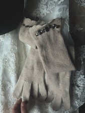 Broken Beaded Beige Lisbeth