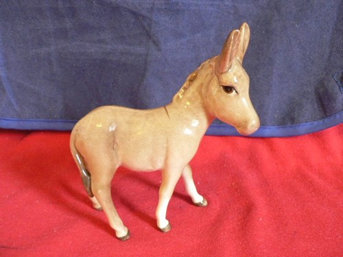Beswick donkey foal num 2110 - ,