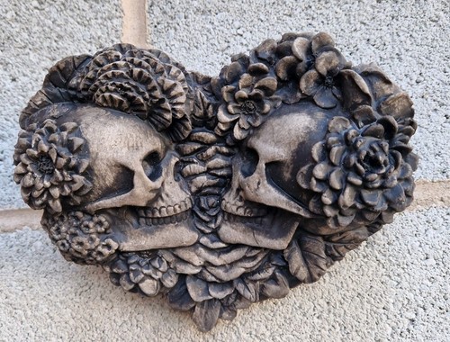 Concrete skull lovers - skull, garden