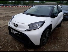 TOYOTA AYGO X BREAKING