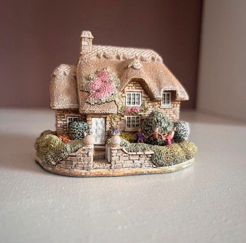 Lilliput lane here - lilliput,