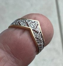 A DIAMOND RING WISHBONE STYLE. 14 CT YELLOW GOLD  585 HALLMARK. SIZE L