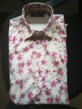 Charles Tywhitt Floral pattern