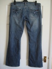 Y2K Early 2000`s Vintage Oasis