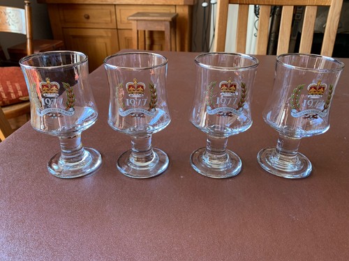 Four vintage 1977 queen - four,