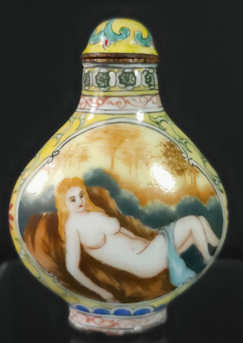 Chinese enamelled snuff - enamelled, bottle