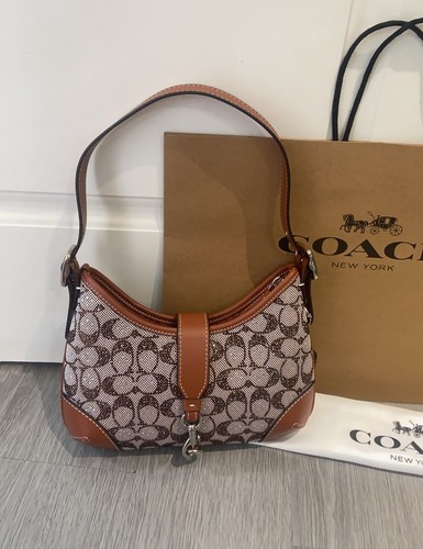 Hamptons hobo signature - hobo,