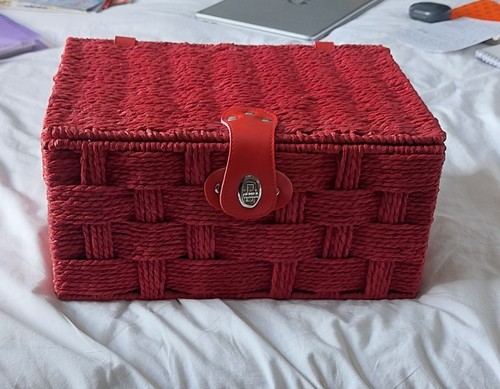 Large red wicker effect picnic - large,